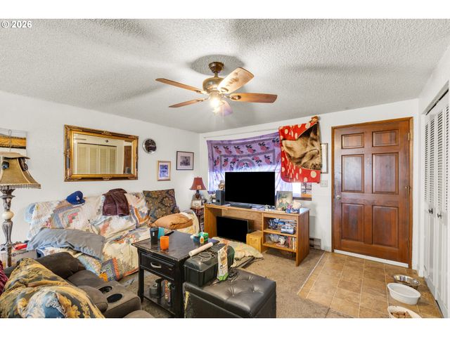 375 JOHNSON St, Sutherlin, OR 97479