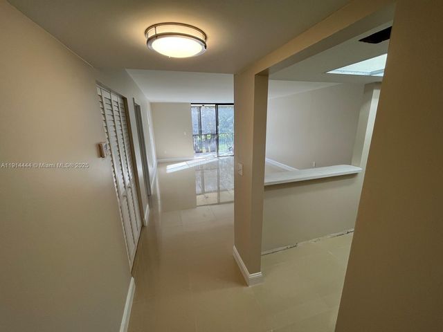 5530 NW 44th St 308C, Lauderhill, FL 33319