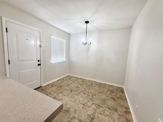 941 S Walker Street, Angleton, TX 77515