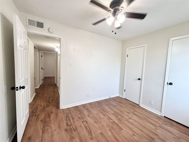 941 S Walker Street, Angleton, TX 77515