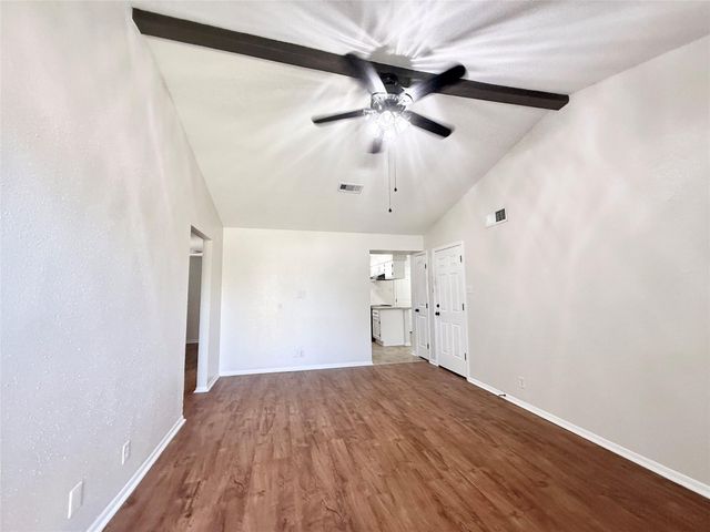 941 S Walker Street, Angleton, TX 77515