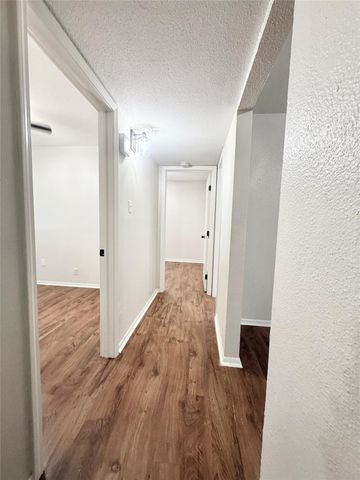 941 S Walker Street, Angleton, TX 77515