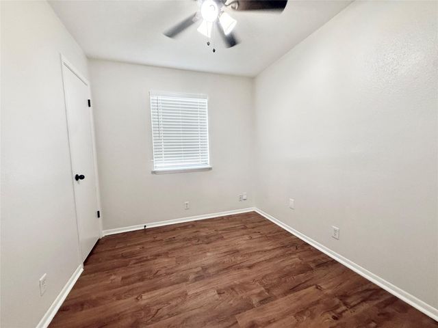 941 S Walker Street, Angleton, TX 77515