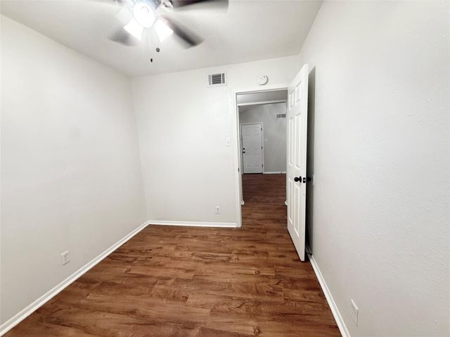 941 S Walker Street, Angleton, TX 77515