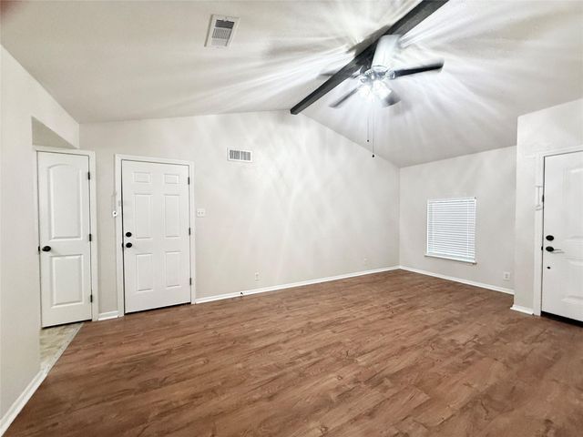 941 S Walker Street, Angleton, TX 77515