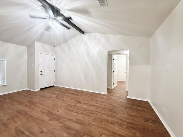 941 S Walker Street, Angleton, TX 77515