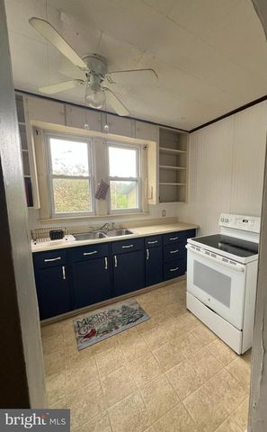 122 E MARKET ST, Schuylkill Haven, PA 17972