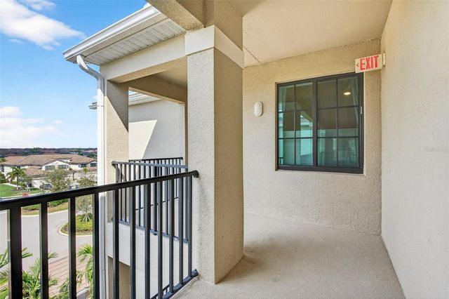 17520 GAWTHROP DRIVE 401, Lakewood Ranch, FL 34211