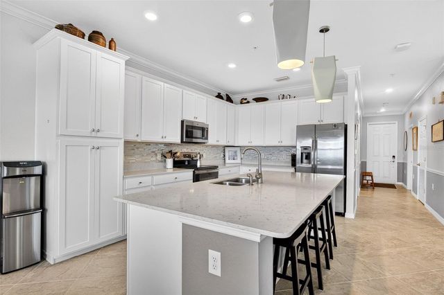 17520 GAWTHROP DRIVE 401, Lakewood Ranch, FL 34211