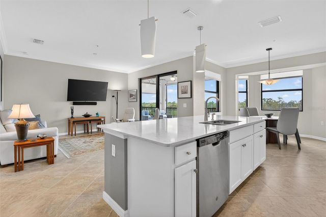 17520 GAWTHROP DRIVE 401, Lakewood Ranch, FL 34211