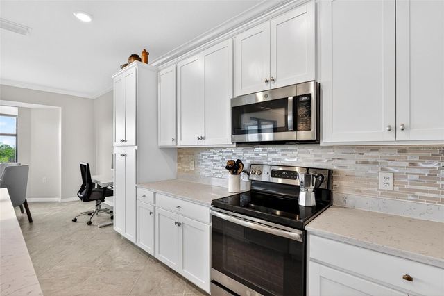 17520 GAWTHROP DRIVE 401, Lakewood Ranch, FL 34211