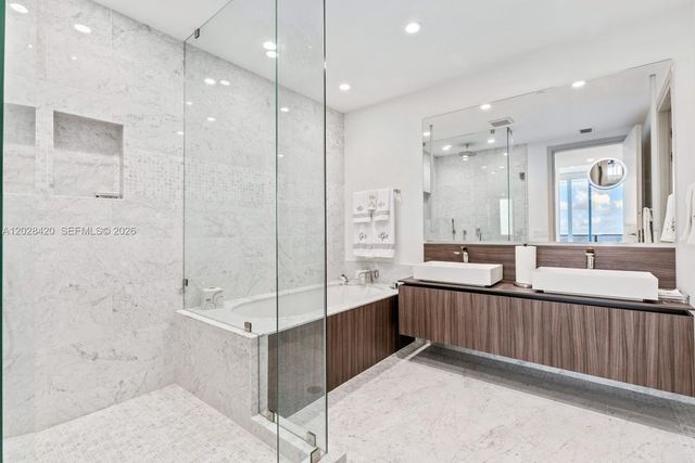 1000 Brickell Plaza PH6006, Miami, FL 33131