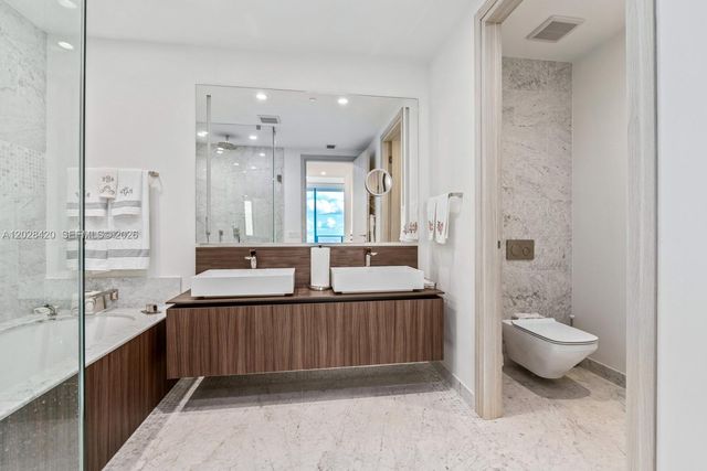 1000 Brickell Plaza PH6006, Miami, FL 33131