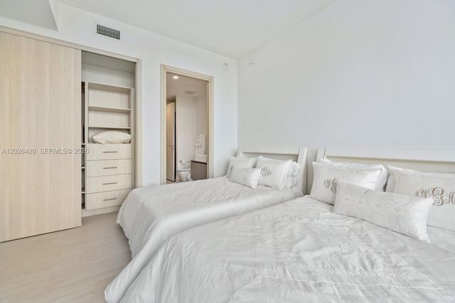 1000 Brickell Plaza PH6006, Miami, FL 33131