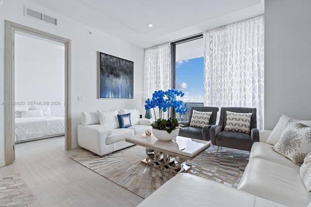 1000 Brickell Plaza PH6006, Miami, FL 33131