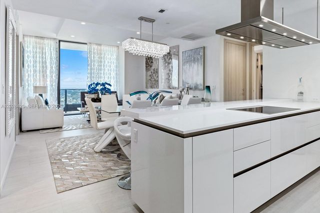 1000 Brickell Plaza PH6006, Miami, FL 33131