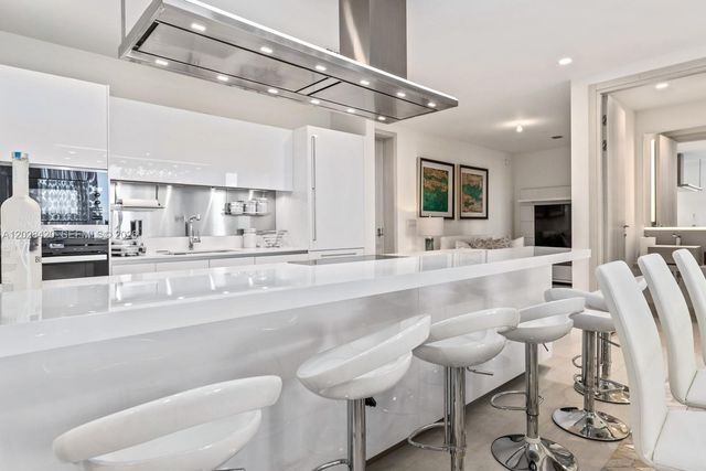 1000 Brickell Plaza PH6006, Miami, FL 33131