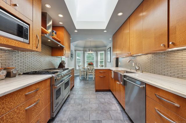 8 Highview Road, Madison, CT 06443