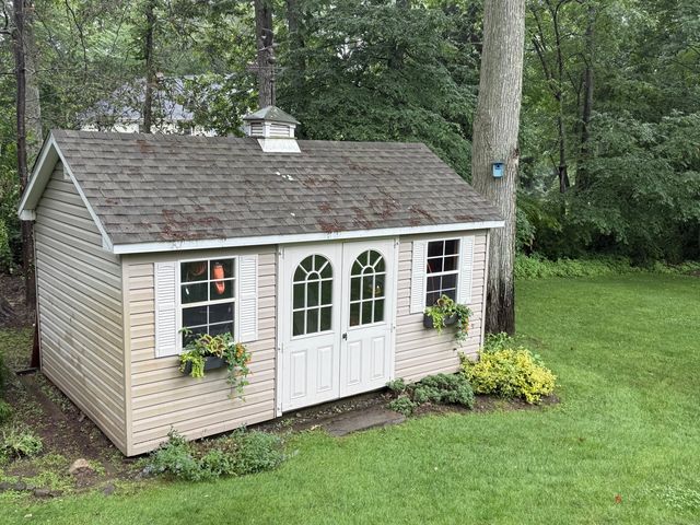 8 Highview Road, Madison, CT 06443