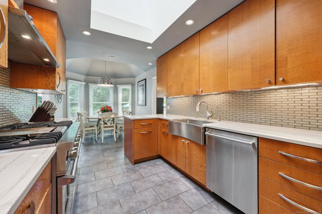 8 Highview Road, Madison, CT 06443