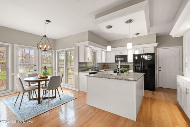 305 Lake Forest Pkwy, Louisville, KY 40245