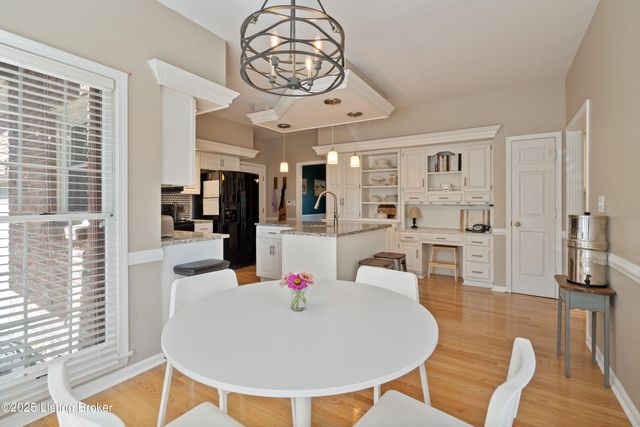 305 Lake Forest Pkwy, Louisville, KY 40245