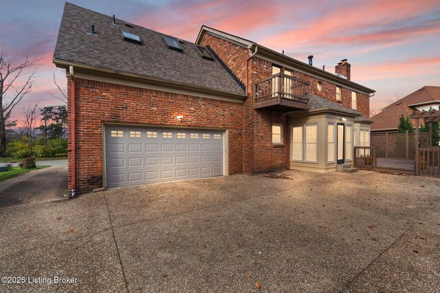 305 Lake Forest Pkwy, Louisville, KY 40245