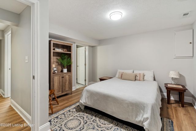 305 Lake Forest Pkwy, Louisville, KY 40245