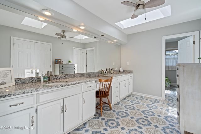 305 Lake Forest Pkwy, Louisville, KY 40245