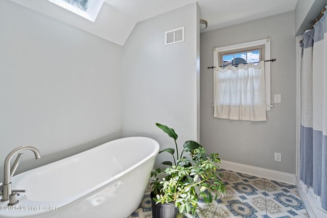 305 Lake Forest Pkwy, Louisville, KY 40245