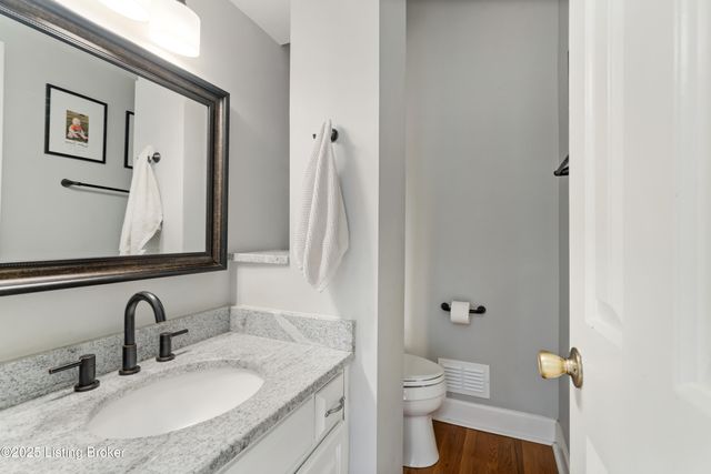 305 Lake Forest Pkwy, Louisville, KY 40245