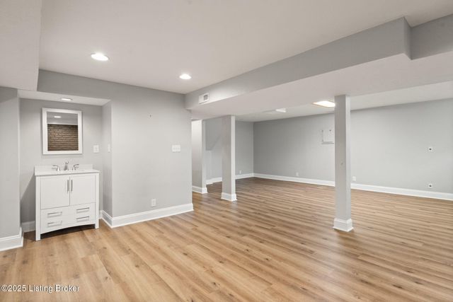 305 Lake Forest Pkwy, Louisville, KY 40245