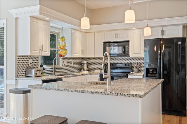 305 Lake Forest Pkwy, Louisville, KY 40245