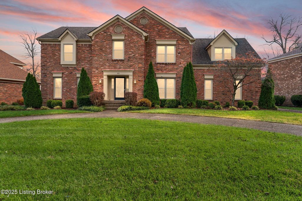 305 Lake Forest Pkwy, Louisville, KY 40245