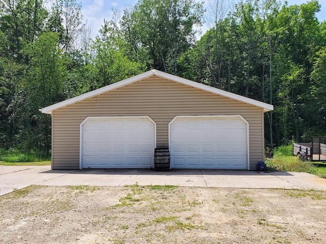 W8297 COUNTY RD I, Clintonville, WI 54929