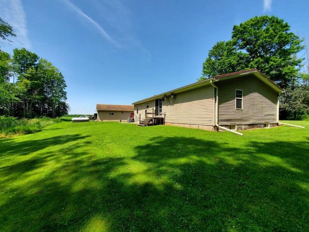 W8297 COUNTY RD I, Clintonville, WI 54929