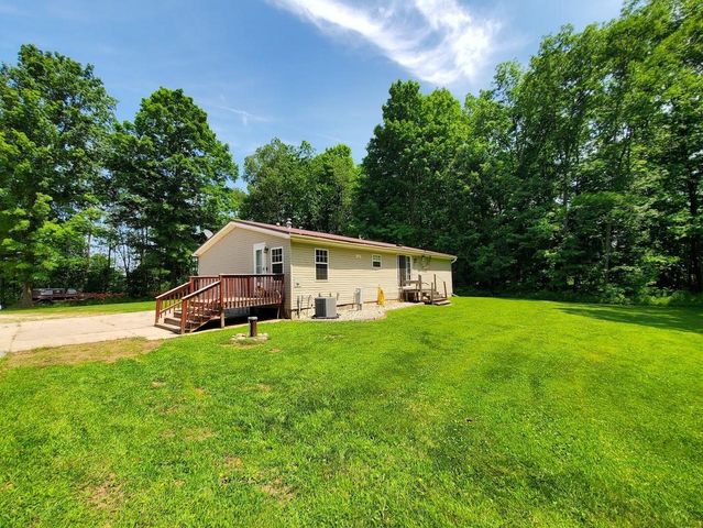 W8297 COUNTY RD I, Clintonville, WI 54929