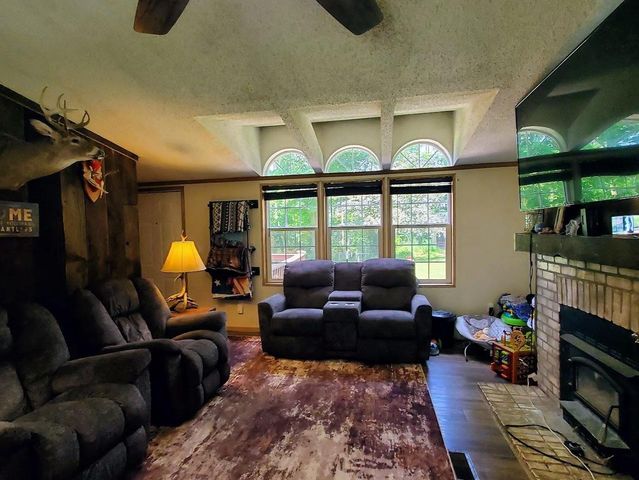 W8297 COUNTY RD I, Clintonville, WI 54929