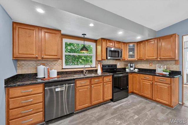15 Bal Harbour Drive, St Louis, MO 63146