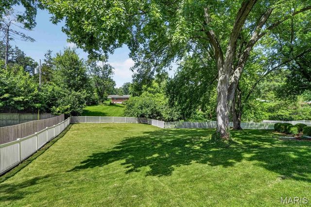 15 Bal Harbour Drive, St Louis, MO 63146