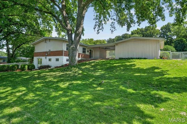 15 Bal Harbour Drive, St Louis, MO 63146