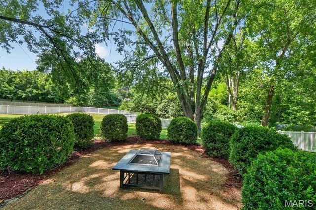 15 Bal Harbour Drive, St Louis, MO 63146