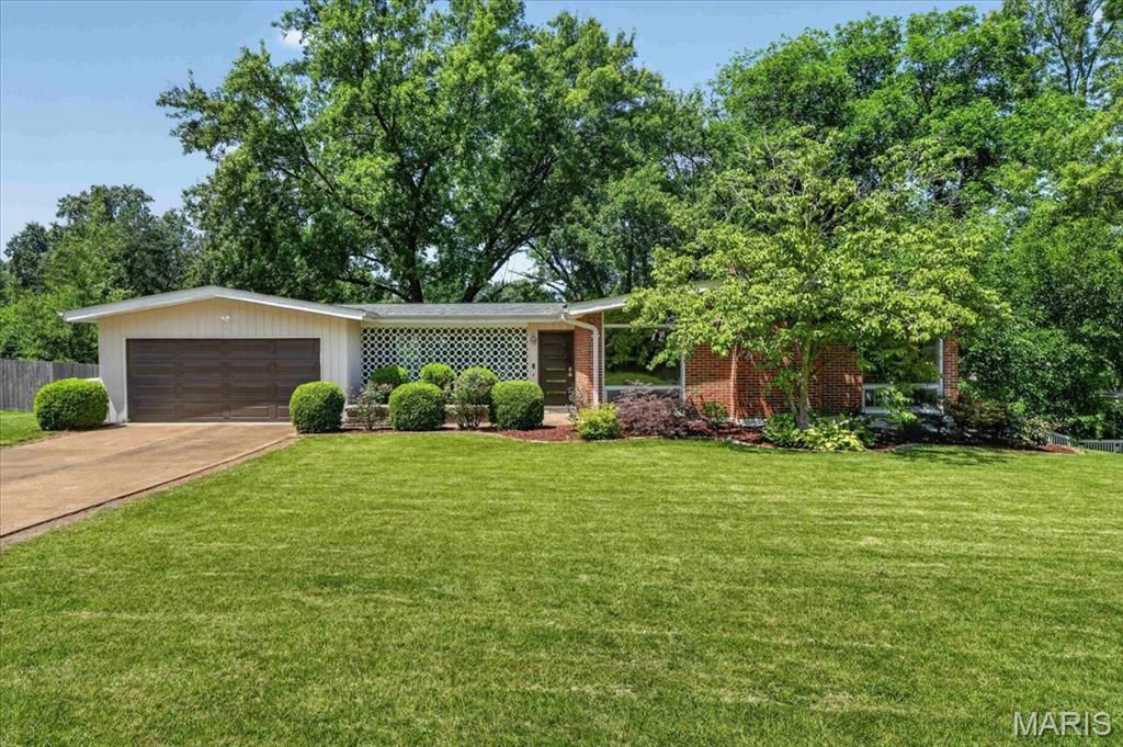 15 Bal Harbour Drive, St Louis, MO 63146