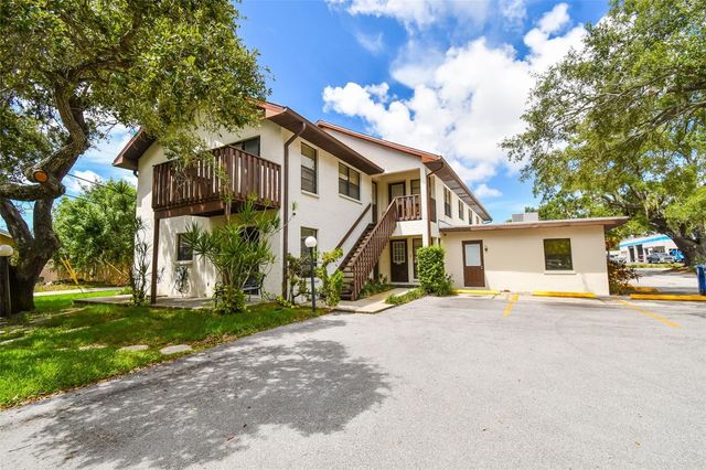 8423 SEMINOLE BOULEVARD 202, Seminole, FL 33772