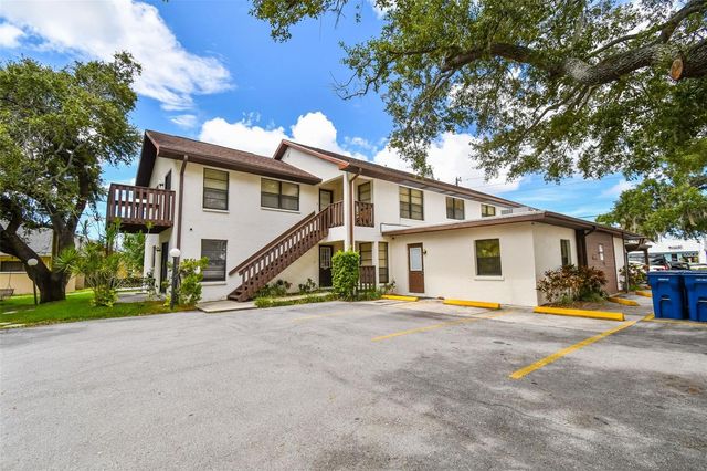 8423 SEMINOLE BOULEVARD 202, Seminole, FL 33772