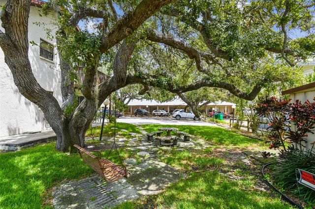 8423 SEMINOLE BOULEVARD 202, Seminole, FL 33772