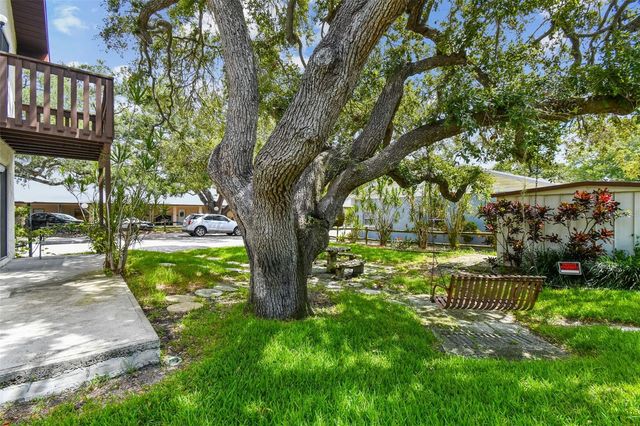 8423 SEMINOLE BOULEVARD 202, Seminole, FL 33772