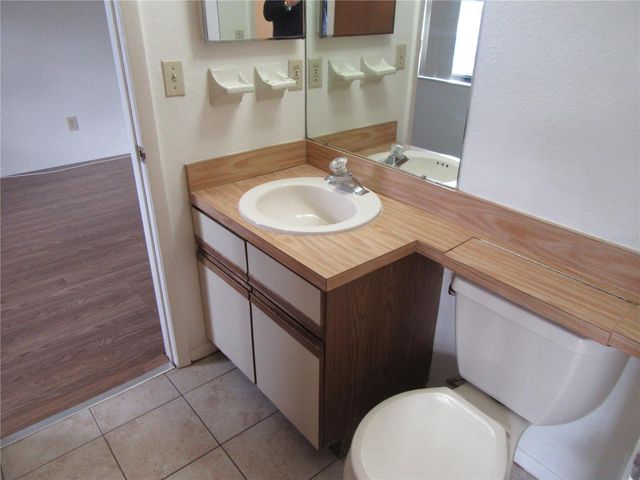 8423 SEMINOLE BOULEVARD 202, Seminole, FL 33772