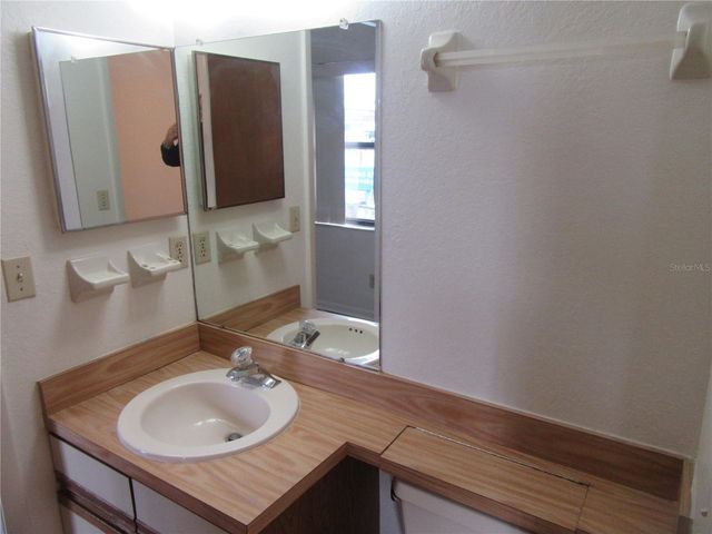 8423 SEMINOLE BOULEVARD 202, Seminole, FL 33772