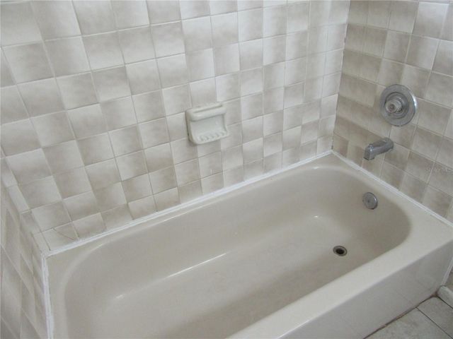 8423 SEMINOLE BOULEVARD 202, Seminole, FL 33772